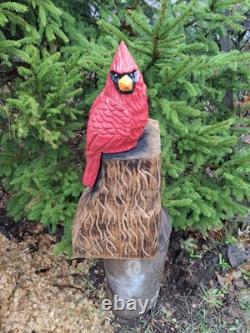 Sculpture statue d’art de décoration intérieure en bois de cardinal sculpté à la tronçonneuse