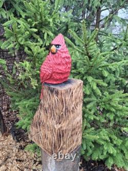 Sculpture statue d’art de décoration intérieure en bois de cardinal sculpté à la tronçonneuse