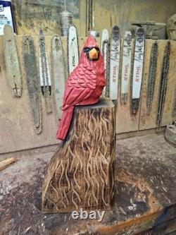 Sculpture statue d’art de décoration intérieure en bois de cardinal sculpté à la tronçonneuse