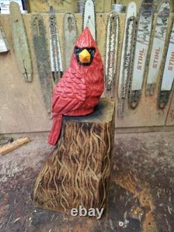 Sculpture statue d’art de décoration intérieure en bois de cardinal sculpté à la tronçonneuse