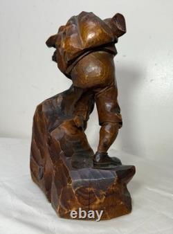 Sculpture statue figure d'homme chasseur en bois sculpté à la main, art populaire ancien avec fusil