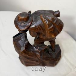 Sculpture statue figure d'homme chasseur en bois sculpté à la main, art populaire ancien avec fusil