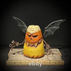 Sculpture sur bois Art folklorique Décoration fantaisiste de Halloween en forme de bonbon de maïs