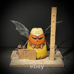 Sculpture sur bois Art folklorique Décoration fantaisiste de Halloween en forme de bonbon de maïs