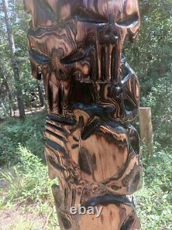 Sculpture sur bois à la tronçonneuse Crâne de Punisseur 42x10 Grand Suspenseur de Mur Crânes Démon Art Sombre