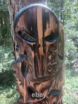 Sculpture sur bois à la tronçonneuse Crâne de Punisseur 42x10 Grand Suspenseur de Mur Crânes Démon Art Sombre