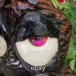 Sculpture sur bois de Big Foot Fille Sasquatch Monstre de 19 pouces Doigt d'honneur Art populaire