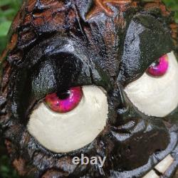Sculpture sur bois de Big Foot Fille Sasquatch Monstre de 19 pouces Doigt d'honneur Art populaire