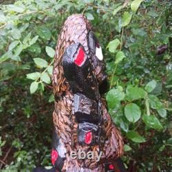 Sculpture sur bois de Big Foot Fille Sasquatch Monstre de 19 pouces Doigt d'honneur Art populaire
