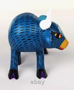 Sculpture sur bois de Oaxaca Armando Jimenez Taureau Toro Oaxaca Art populaire mexicain Alebrije