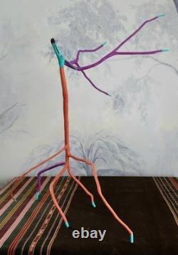 Sculpture sur bois en cèdre d'art populaire : Coyote à longues bras