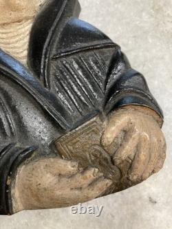 Sculpture sur bois folklorique antique de Martin Luther tenant une Bible, figure religieuse