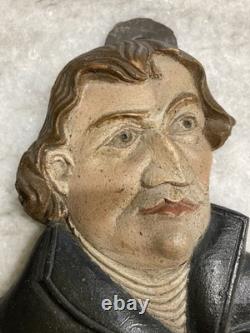 Sculpture sur bois folklorique antique de Martin Luther tenant une Bible, figure religieuse