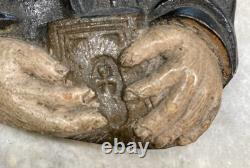 Sculpture sur bois folklorique antique de Martin Luther tenant une Bible, figure religieuse
