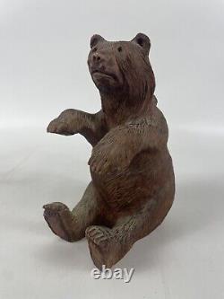 Séquoia Redwood Rare Bears Folk Art Bear Wood Carved Hand Signed Dated'85
<br/>		
	<br/>Traduction en français : Ours en bois sculpté à la main en bois de séquoia rouge rare, signé et daté de 1985