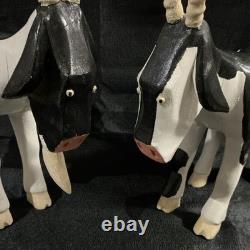 Signé Lonnie et Twyla Money, paire de boucs en bois sculptés d’art populaire