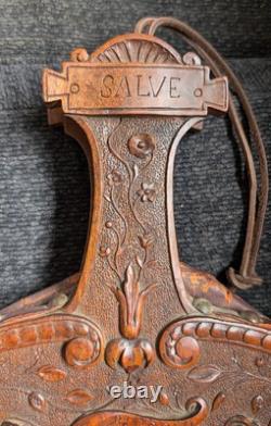 Soufflet d'art populaire en bois sculpté de démon dragon homme vert français antique des années 1870/1880.