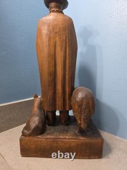 Statue d'art populaire vintage de 1954 en bois sculpté à la main de berger allemand et d'animaux, 17 pouces de hauteur