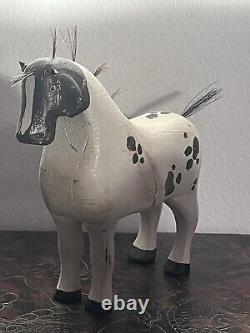 Statue de cheval sculptée à la main vintage en bois, décor en sculpture, art populaire, 21,5 cm de hauteur