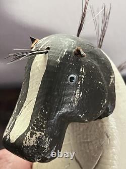 Statue de cheval sculptée à la main vintage en bois, décor en sculpture, art populaire, 21,5 cm de hauteur