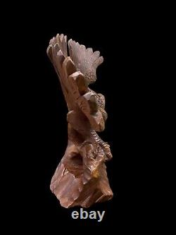 Statue de grand aigle en bois sculpté à la main, art populaire américain.