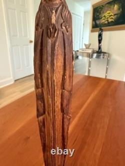 Statue de la Madone en bois sculpté à la main ViTG, Reine du Monde, 12,5 art populaire signée JW