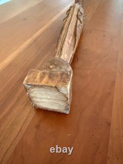 Statue de la Madone en bois sculpté à la main ViTG, Reine du Monde, 12,5 art populaire signée JW