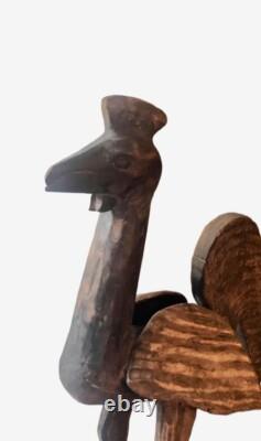 Statue de poulet en bois sculpté à la main, art populaire antique, primitive et rustique, oiseau de ferme.