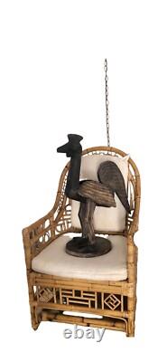 Statue de poulet en bois sculpté à la main, art populaire antique, primitive et rustique, oiseau de ferme.