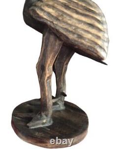 Statue de poulet en bois sculpté à la main, art populaire antique, primitive et rustique, oiseau de ferme.