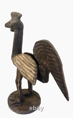Statue de poulet en bois sculpté à la main, art populaire antique, primitive et rustique, oiseau de ferme.