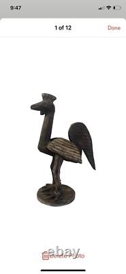 Statue de poulet en bois sculpté à la main, art populaire antique, primitive et rustique, oiseau de ferme.