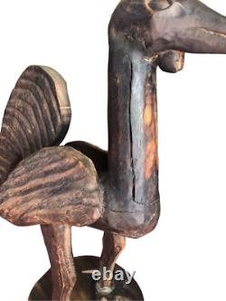 Statue de poulet en bois sculpté à la main, art populaire antique, primitive et rustique, oiseau de ferme.