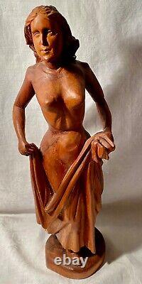 Statue en bois sculpté à la main d'art populaire français vintage