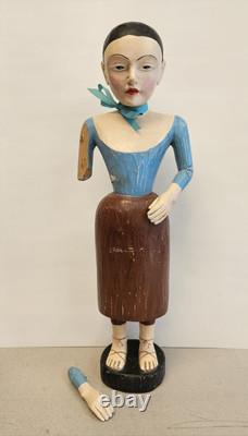 Statue figurine de femme en bois sculpté ancien vintage, art populaire, endommagée