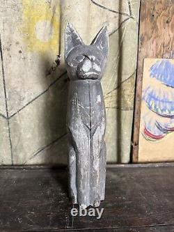 Statue primitive sculptée en forme de chat des années 1940, style folk art, ferme de campagne ancienne