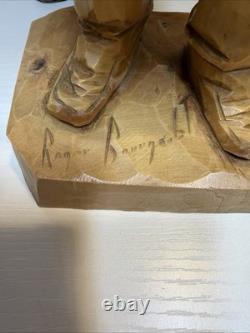 Statuette en bois sculptée à la main signée Roger Bourgault, sculpture d’art populaire vintage