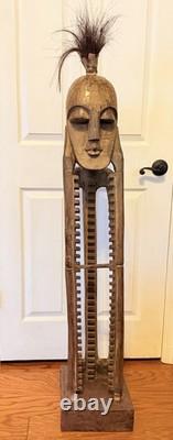 Support CD ou jeu en bois sculpté à la main, artisanal, folk art, africain, unique et grand 52