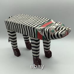 Support de plante en bois sculpté et peint à la main, léopard en art populaire indonésien, vintage, 15x8x4.5