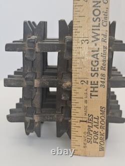 TRÈS RARE ! Rattle d'art populaire victorien antique en bois sculpté couronne d'épines