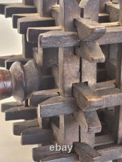 TRÈS RARE ! Rattle d'art populaire victorien antique en bois sculpté couronne d'épines