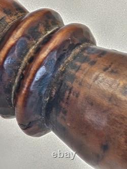 TRÈS RARE ! Rattle d'art populaire victorien antique en bois sculpté couronne d'épines