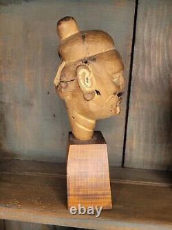 Tête de marionnette ventriloque en bois sculpté à la main d'art populaire antique, style oriental asiatique.