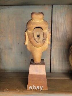 Tête de marionnette ventriloque en bois sculpté à la main d'art populaire antique, style oriental asiatique.