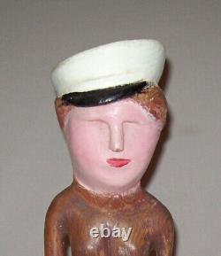 Titre traduit en français : Paires de figures en bois sculpté d'art populaire des années 1940 en uniformes militaires.