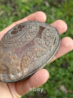Travail de condamné sculpté dans une noix de coco, art populaire du 19e siècle