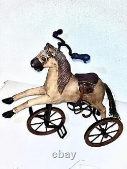 Tricycle en bois sculpté ancien, cheval, art populaire, état excellent. Environ 10X 10X 9.