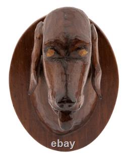 Une tête sculptée en bois d'art populaire ancienne