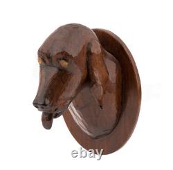 Une tête sculptée en bois vintage de l'art populaire sculpté