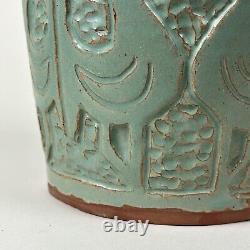 Vase en céramique émaillée turquoise sculpté à la main dans un style populaire vintage avec des oiseaux (vers 1960)